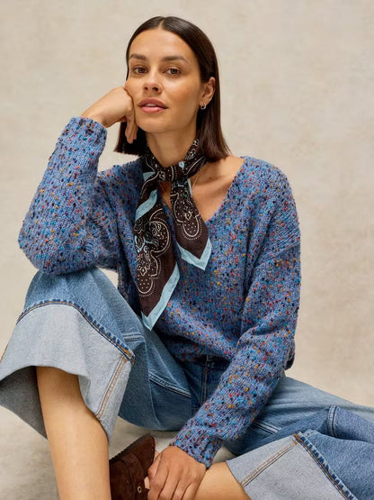 White Stuff Texture V Neck Jumper Mid Blue. Womens V Neck jumper with Long Sleeve that's Regular Fit and Machine Washable. Material: 77% Recycled Polyester, 17% Acrylic & 6% Wool 