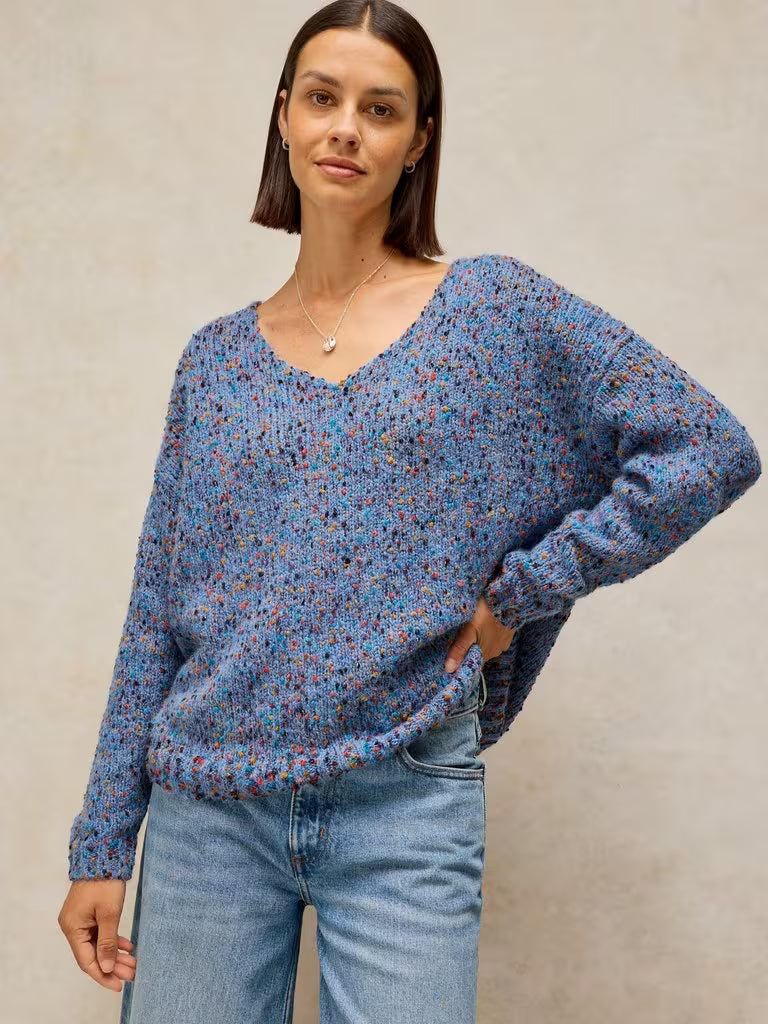 White Stuff Texture V Neck Jumper Mid Blue. Womens V Neck jumper with Long Sleeve that's Regular Fit and Machine Washable. Material: 77% Recycled Polyester, 17% Acrylic & 6% Wool 