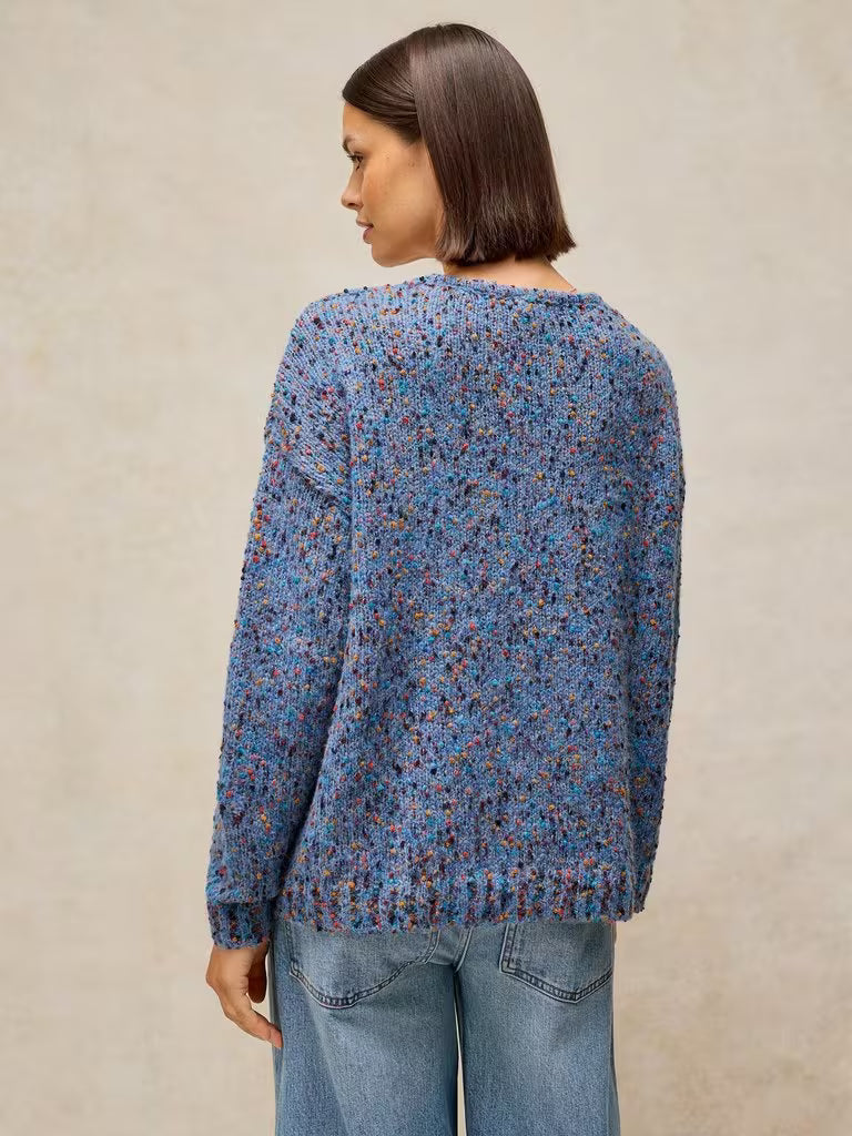 White Stuff Texture V Neck Jumper Mid Blue. Womens V Neck jumper with Long Sleeve that's Regular Fit and Machine Washable. Material: 77% Recycled Polyester, 17% Acrylic & 6% Wool 