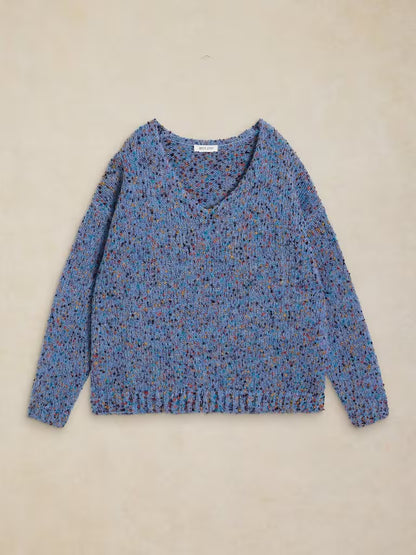 White Stuff Texture V Neck Jumper Mid Blue. Womens V Neck jumper with Long Sleeve that's Regular Fit and Machine Washable. Material: 77% Recycled Polyester, 17% Acrylic & 6% Wool 